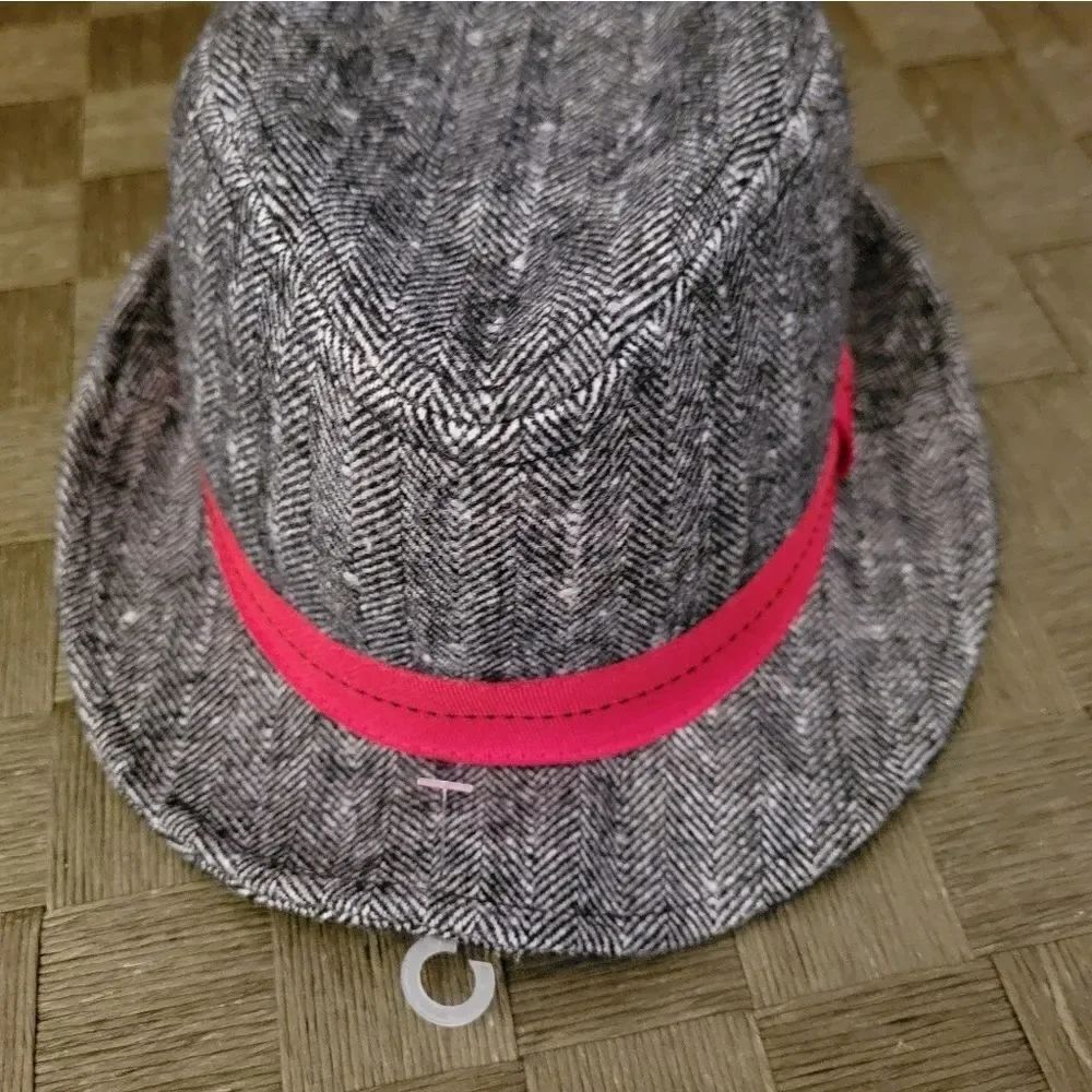 BRAND NEW BABY HAT - Picture 3 of 12